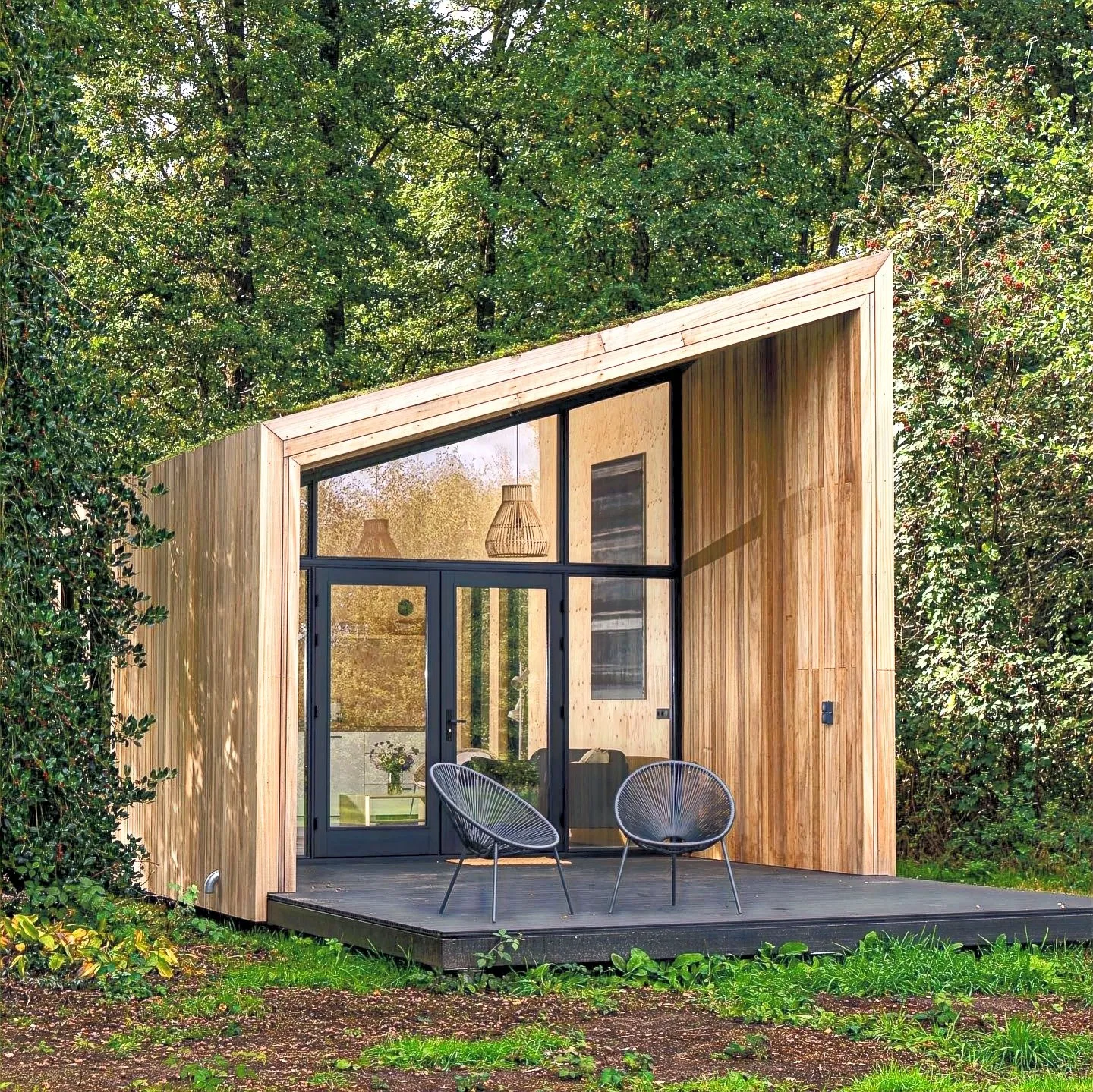 Mūsdienīga prefab koka paneļu māja